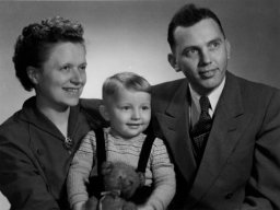 Erika, Jürgen und Günther Scharf 1955