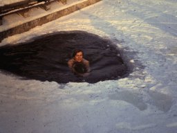 Jürgen Scharf beim Eisbaden 1970